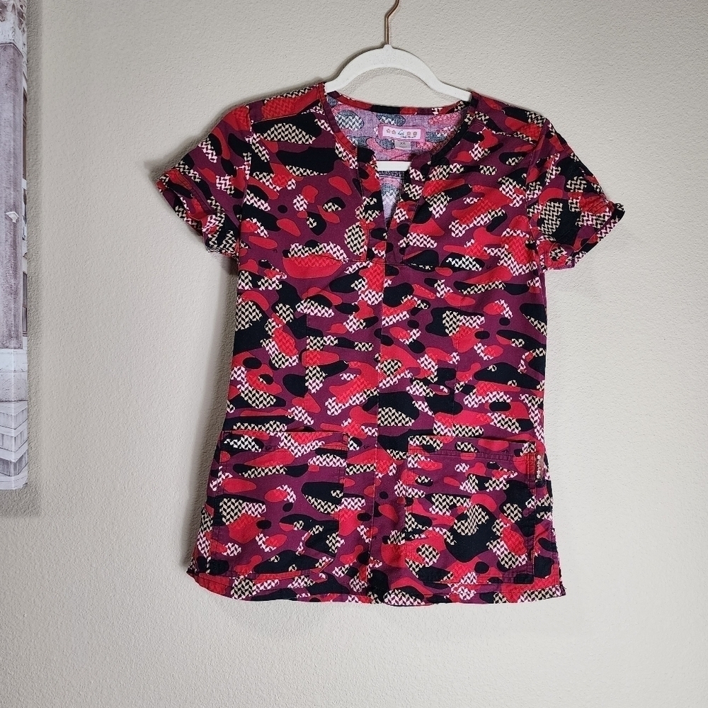 Koi by Kathy Peterson scrub top size XS